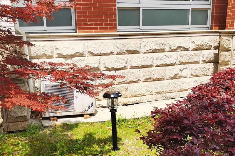 無(wú)錫天一中學(xué)安裝太陽(yáng)能滅蚊燈，學(xué)校滅蚊燈